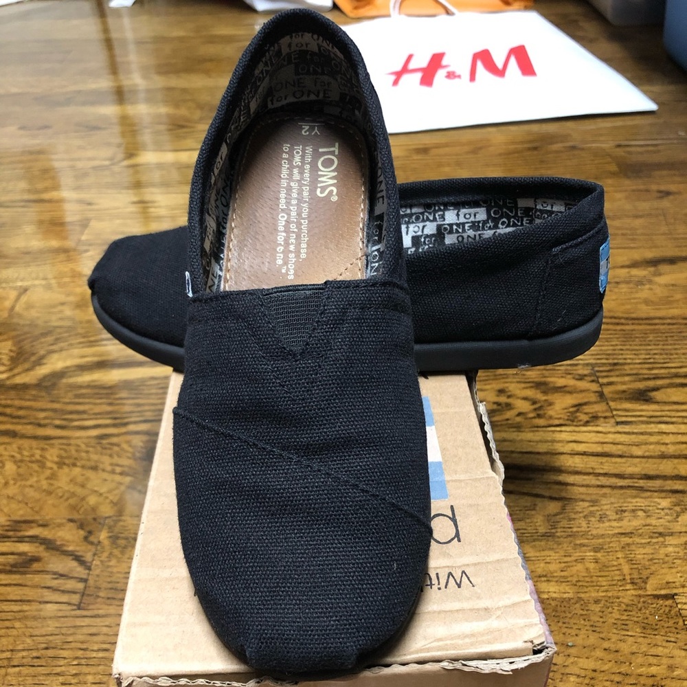 TOMS kids black canvas